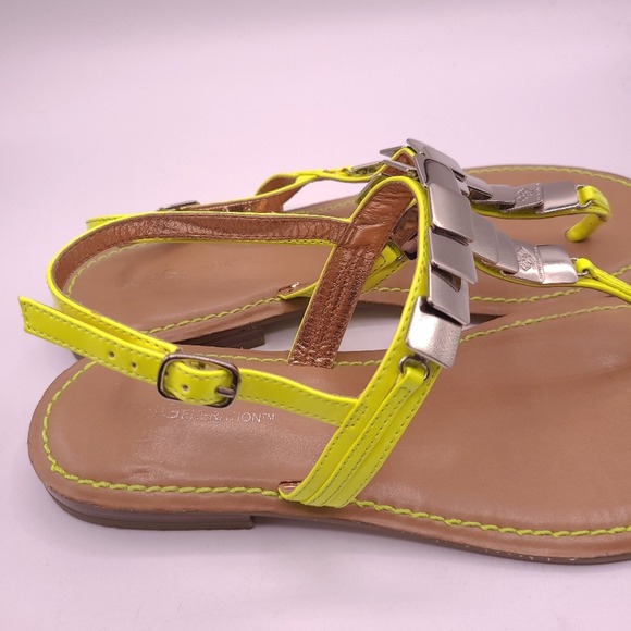 BCBGENERATION Yellow Flip Flops Size 8.5 - Picture 6 of 8